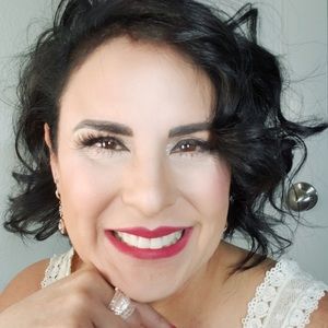 Meet your Posher, Deborah